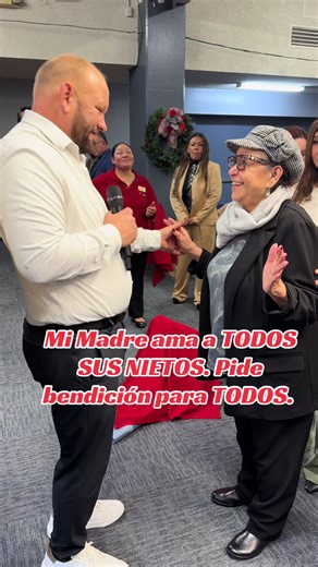 Mi Madre Ama a TODOS SUS NIETOS | grandma saying pledge for the prayer