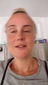 how do you know how many days are in a month? BuzzFeed producer Spenser (@thirdpea) started a larger convo about how exactly people learned how to remember how many days were in what month. Mind BLOWN. | BuzzFeed