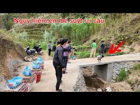Giving gifts, urgently implementing the project‼️ "Cang Cau Village" - A baby almost fell and it ...