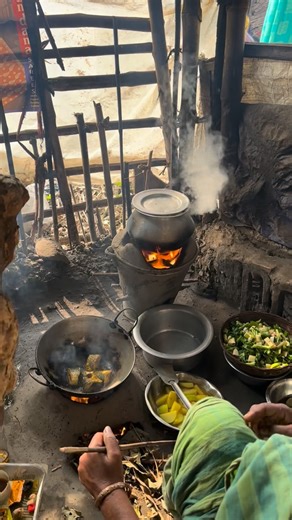 Vikrant Shitole on Instagram: "Plein air painting at Gazipur Amta, West Bengal"