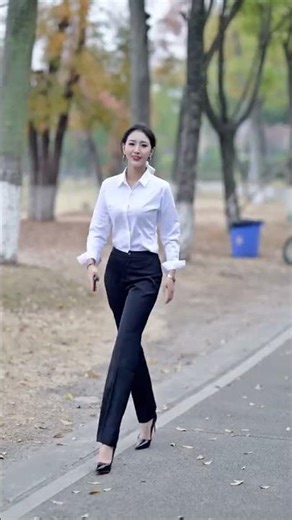 Su La has long legs, beautiful Tibetan girl, street Guozhuang dance