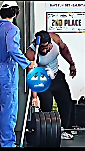 Anatoly Prank on Bodybuilders #bodybuilding #anatoly #gymprank #anatolyprank