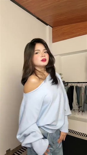 WOMEN OFF SHOULDER SWEATER https://vt.tiktok.com/ZSHwmoFV4rQgh-gAkZU/ | Gela Evangelista