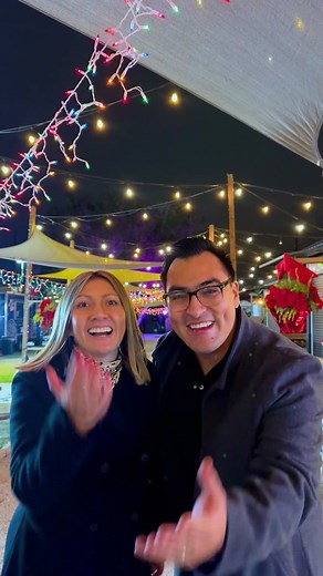 El mejor tour gastronómico en Houston🌮 Si buscas donde comer, que tenga ambiente animado y opciones para toda la familia, te recomendamos visitar El Patio at Mason, un paraíso gastronómico con camiones de comida de varias partes del mundo, un lugar perfecto para los amantes de la buena comida. 📍1431 S Mason Rd, Katy, TX 77450 🎑Aquí encontrarás mesas de picnic, terrazas acogedoras con calefacción para los días frescos, bar, baños, estacionamiento gratuito, área de juegos para los más pequeños 