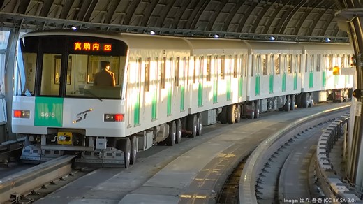 No tires. No grip. Still pulls 10,000 tons