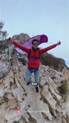 Dünyanın En Küçük Paraşütüyle Uçurumdan Atlayan Adam 🪂
