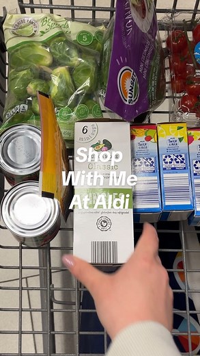 Omg in the last clip you can hear a guy scolding the cashier for not being able to compute his change amount in her head 😭 #asmr #asmrsounds #shopwithme #groceryhaul #aldi #aldifinds | Stephanie - Shop With Me