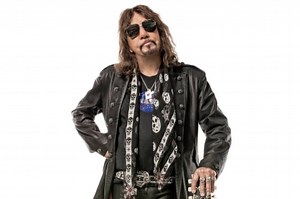 ACE FREHLEY Splits With Solo Band, Enlists Musicians From GENE SIMMONS's Backing Group