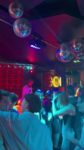 🔄😍 Weekend loading… House Party vibes every single Saturday! 10 til’ late