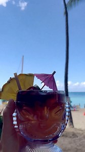 Only the best Mai Tais are served at Duke's Waikiki 🤙🍹 Add the 'ono food and great views, it sure is hard to beat! 📸 @outriggerwaikiki | Duke's Waikiki