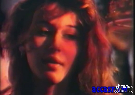 Eva Robins’ interview 1983. Robins’ is an italian transgender actress and is one fo the most well known trans people in Italy. #evarobins #italianactress #italy #actress #trans #transgender #transsexual🏳️‍⚧️ #transhistory