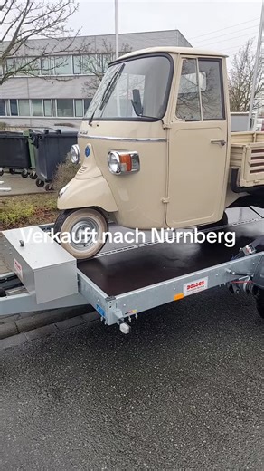 Antonio Messina on Instagram: "#oldtimer #italianstyle #piaggio #piaggioape #piaggiovespa #alfaromeo #classiccars #youngtimer #italiancars #autoitaliane"