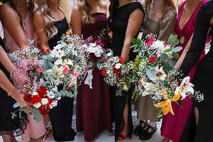 Gather up your teen’s friends for a prom florals night! How to DIY a boutonniere