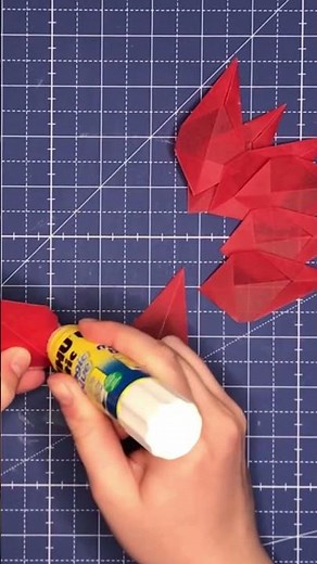 Einfache Sterne aus Transparentpapier falten | Sterne basteln fürs Fenster