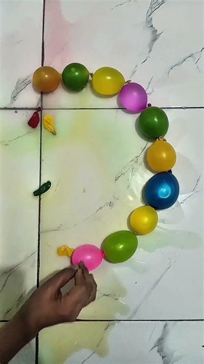 How many colored balloons do you see?