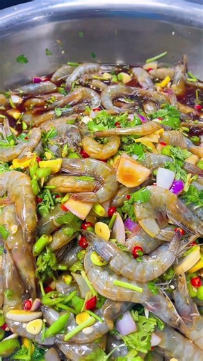 咸鲜微辣微麻微辣两种口味，不腥，不呴咸哈，用的威海本地的海水大虾#好食材才能做岀来好味道 #快来一起尝个鲜 #吃海鲜我们是认真的 #生呛虾