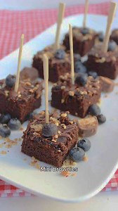 Taller MESA DULCE 💕 🎉🎉 NUEVA FECHA El 99% de reposteras triunfa con estos postres... Si sabe como hacerlos👌🧁 ✅ APRENDE DESDE CERO En nuestro nuevo taller virtual (EN VIVO) y exclusivo - Cupcakes decorados - Galletas decoradas - Cake pops - Lace pop (paletas) - Postres en vaso (2 sabores) - Mini brownies - Brownies decorados 📅 FECHA: Sábado y Domingo 3 Y 4 de Agosto (Queda grabado) . . . . . . . #pastelería #cupcakes #tortas #brownies #cakepops #lacepop #méridacakes #cakes #bolos | Mérida C