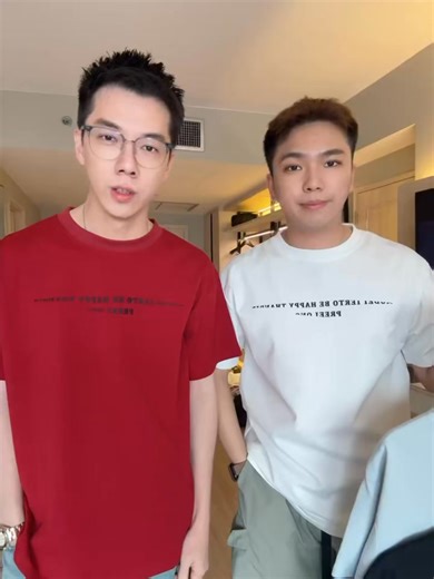 ❌❌❌🇹🇭Y212🇹🇭 直播介绍接单款 🇹🇭泰国代购🇹🇭 H&J 潮流立体字母T恤 👕 时尚百搭款 🔠 立体字母设计：潮流有型，凸显质感细节 👕 圆领剪裁：经典百搭，不挑脸型 💨 挺括舒适面料：透气不闷热，柔软亲肤 👫🏻 男女同款：情侣装、日常穿都合适 💫 简约时尚：无论运动、休闲或出街都轻松驾驭 🎨 颜色： 红色（RD） 白色（WH） 黑色（BK） 灰蓝色（GY） 📏 尺寸： F 小码-胸围平量112cm 长度71cm P 大码-胸围平量117cm 长度73cm 💰 价钱： RM33.90 👇关键字👇 红色 Y212RDF 1 Y212RDP 1 白色 Y212WHF 1 Y212WHP 1 黑色 Y212BKF 1 Y212BKP 1 灰蓝色 Y212GYF 1 Y212GYP 1 ⚠️ 请确认关键字拼写正确，系统才能自动为你下单喔～ 🇹🇭 泰国代购款式 🇹🇭 📅 27/10 到代购结束🔚 为一期结单 （可等结束后一次过结单➕邮费付款） ⚠️ 下单须知 ⚠️ ✅ 不接急单，请耐心等待～ ✅ 货物预计12月头发货，若提早到货将提前寄