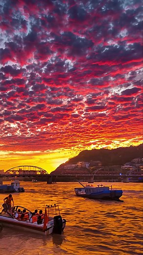 Enjoy the Beautiful Sunset Views with Relaxing Sunset Videos