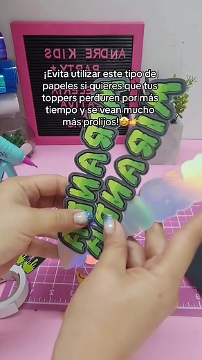 Descubre como crear tus propios toppers o cake toppers de manera muy prolija usando los papeles y materiales correctos. #topper #caketopper #silhouttestudio #cameo #papeleriacreativa #cursopapeleriacreativa #usa #españa #mexico