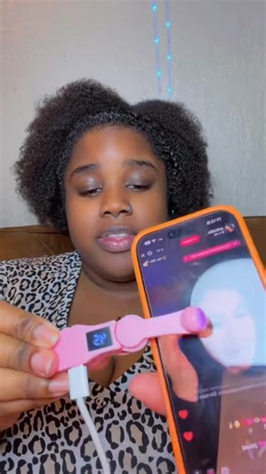 If you ever wished your phone could tap for you this is exactly that. This auto clicker lets you go hands free while it continuously taps your screen for lives games or scrolling. Plug it in set the speed and let it do the work while you sit back. Perfect for long live streams or when your fingers are tired. #tiktoktools #livecreator #phonegadgets #contentcreators #techfinds