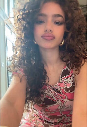 Demitra Kalogeras: Tips on Hair Routine & Fashion Styles