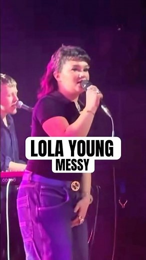 Lola Young’s Live performance of Messy will break your heart 💔🎶