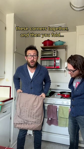 How to fold a fitted sheet