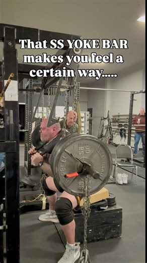IF you know the SS YOKE bar from elitefts you KNOW💀. Wrapped up my three week wave with a Raw/knee wraps PR & Gear/Knee wraps PR. 425 110lb chains and 645 110lbs chajns along with some Leg Presses and man, I am tired💀💀. Anyway, GOOD times thank you for the ones who came in and helped me. #strengthandconditioning #powerlifting #squat #legday #powerlifter | Tank's Training-Facility