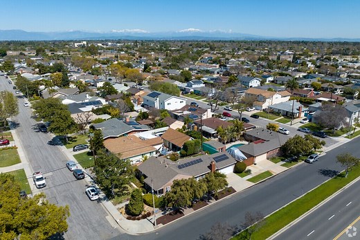 Living in the Los Altos South Neighborhood of Long Beach, CA