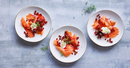 Saumon fumé avec betterave rouge et mousse à l'orange