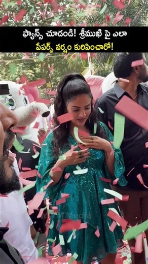 అన్ని పేపర్స్ ఒకేసారి మీద పడుతుంటే శ్రీముఖి రియాక్షన్ చూడండి! #sreemukhi latest visuals #shorts #yt