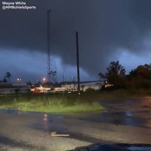 Video from North Myrtle Beach shows possible tornado Thursday morning as Hurricane Dorian continues to move closer to land. abc11.tv/2LvP8rx | ABC11 WTVD