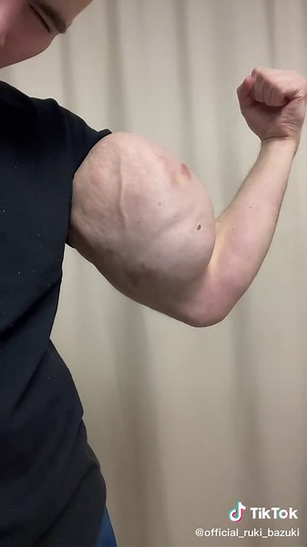 Showcasing Bicep Muscle Definition in Close-Up