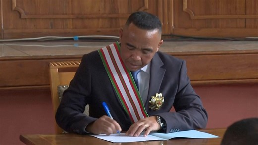 The moment Madagascar's new president was sworn in