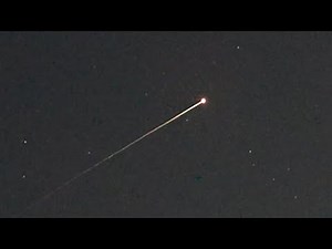 小惑星探査機「はやぶさ２」から分離し火球のように現れたカプセル