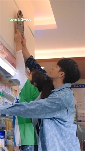 55K views · 175 reactions | At that moment, she fell in love! 藍 #半是蜜糖半是伤 #LoveisSweet #罗云熙 #LeoLuo #LuoYunxi #白鹿 #BaiLu #王以纶 #WangYilun #RileyWang #肖燕 #XiaoYan #cdrama #iQIYI #iQIYIOriginal | iQIYI US | Facebook