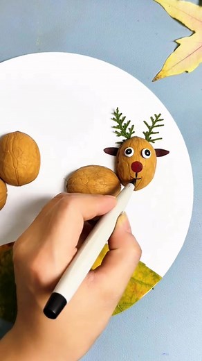 258K views · 408 reactions | Step-by-Step Leaf and Walnut Reindeer Craft #leafart #diycraft #funidea #kidsart | paper craft ideas | Facebook