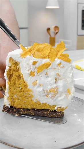 Eat cereal in a whole new way with this delicious breakfast cereal cake! 🥣🍰🍫🤩 📌 RECIPE: www.scrumdiddlyumptious.com/breakfast-cereal-cake #scrumdiddlyumptious #food #recipe #cereal #cake #foodart #cakeart | Scrumdiddlyumptious