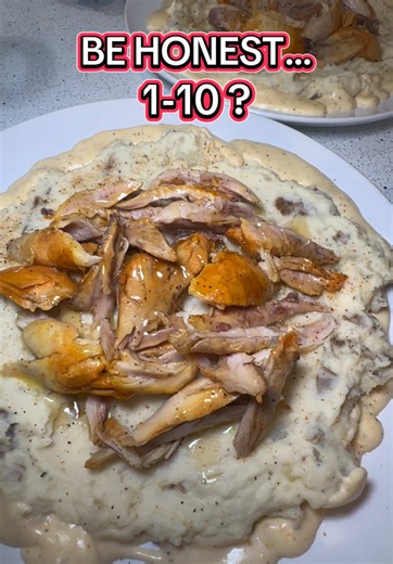 Now listen… this plate don’t look loud but it speaks. 🍯🥔 Skin-on mashed potatoes. Tender shredded chicken. Honey drizzle. Crème sauce around the rim like it’s dressed properly. Sweet. Savory. Balanced. Comfort food don’t gotta be complicated — it just gotta be seasoned right. Be honest… RATE THE PLATE : 1-10 😌 • • • #CookWithMe #Challenge #Plating #ComfortFood #Mandy