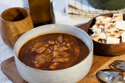 Receta de gazpacho manchego o galianos, un clásico de La Mancha (que no se parece al andaluz)
