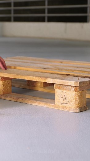 DIY table out of pallet blocks and epoxy resin! You can do it too | 5-Minute MAGIC