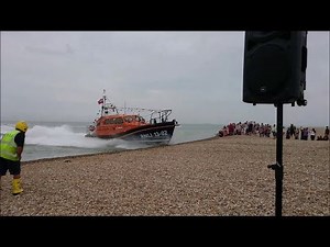 Shannon Class RNLI Lifeboat - Beaching Recovery at Dungeness