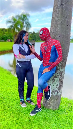 Homem-Aranha no Aranhaverso: A Aventura Gigante