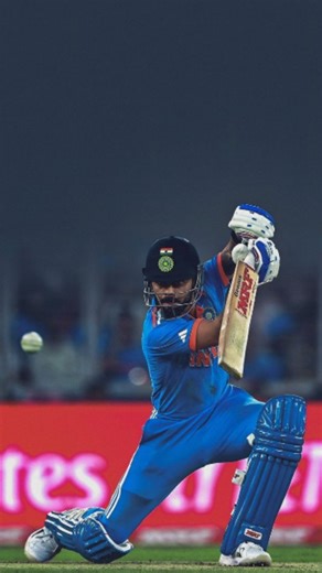 Ajay Edits on Instagram: "1997년 개봉한 영화 Titanic은 잭과 로즈의 운명적인 사랑을 통해 비극 속에서도 오래 남는 감정의 깊이를 보여주는 작품입니다. 화려한 연출보다 인물의 감정에 더 집중한 제임스 카메론 감독의 스타일은 지금 다시 봐도 묘하게 가슴을 울리죠. 배가 침몰하는 장면이 아닌, 두 사람이 서로를 바라보던 순간들이 더 강하게 기억에 남는 영화이기도 합니다. 이 감정을 완성해주는 곡이 바로 셀린 디온의 *“My Heart Will Go On”*입니다. 처음 들으면 잔잔한데, 어느 순간 자연스럽게 가슴이 벅차오르는 느낌을 줍니다. 특히 후반부의 고조되는 보컬은 영화 속 잭과 로즈의 마지막 장면과 겹쳐지면서 괜히 마음이 서늘해지기도 하고요. 많은 분들이 “이 노래가 나오면 왜 그 장면이 자동으로 떠오르는지 모르겠다”고 말하는데, 그만큼 영화와 음악이 자연스럽게 얽혀 있는 곡입니다. 1998년 아카데미 주제가상을 비롯해 여러 상을 휩쓴 건 단지 인기