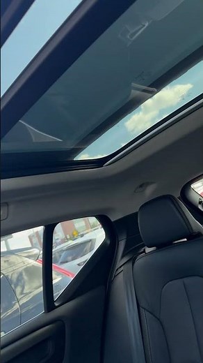 How to operate a sunroof on a 2025 Volvo!