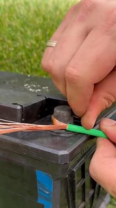 A NASA electrician taught me the correct way to attach wires to a battery 🔋 #UsefulHacks #TrickOfTheDay #DailyHacks | Hacks By David