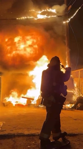 🔥 LAFD handling a camper fire over the 4th of July! 🎆 🎇 🎥 Credit: @310fire on IG #fire #firedepartment #firefighter #firefighters #fireman #firemen #responding #firetruck #workingfire #TailboardLeadership | Tailboard Leadership
