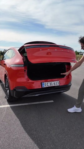 Modern Xpeng G6 trunk details