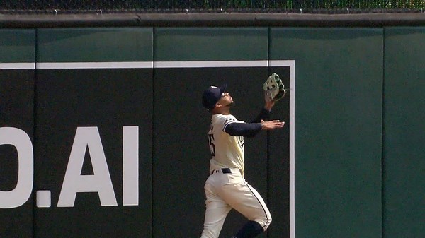 Byron Buxton's leaping grab